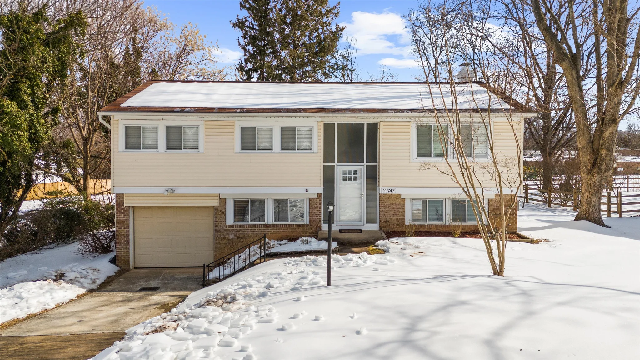 Columbia House: 10747 Evening Wind Court