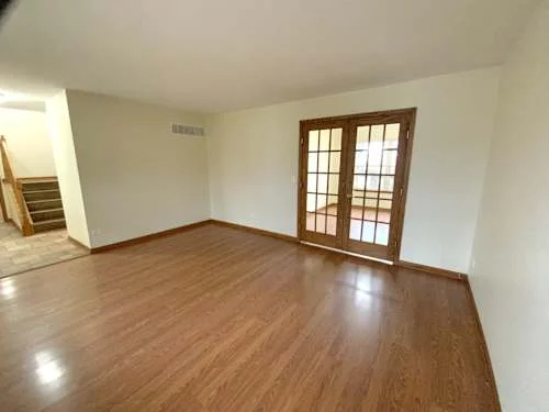 Chicago House: 154 Wedgeport Ct,