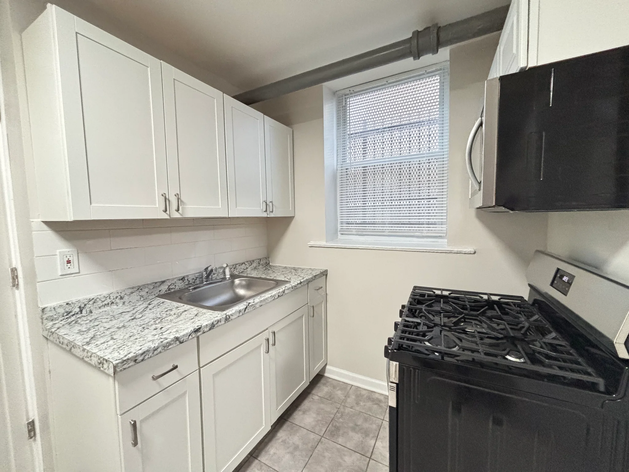Jersey City Apartment: 9 Bentley Ave