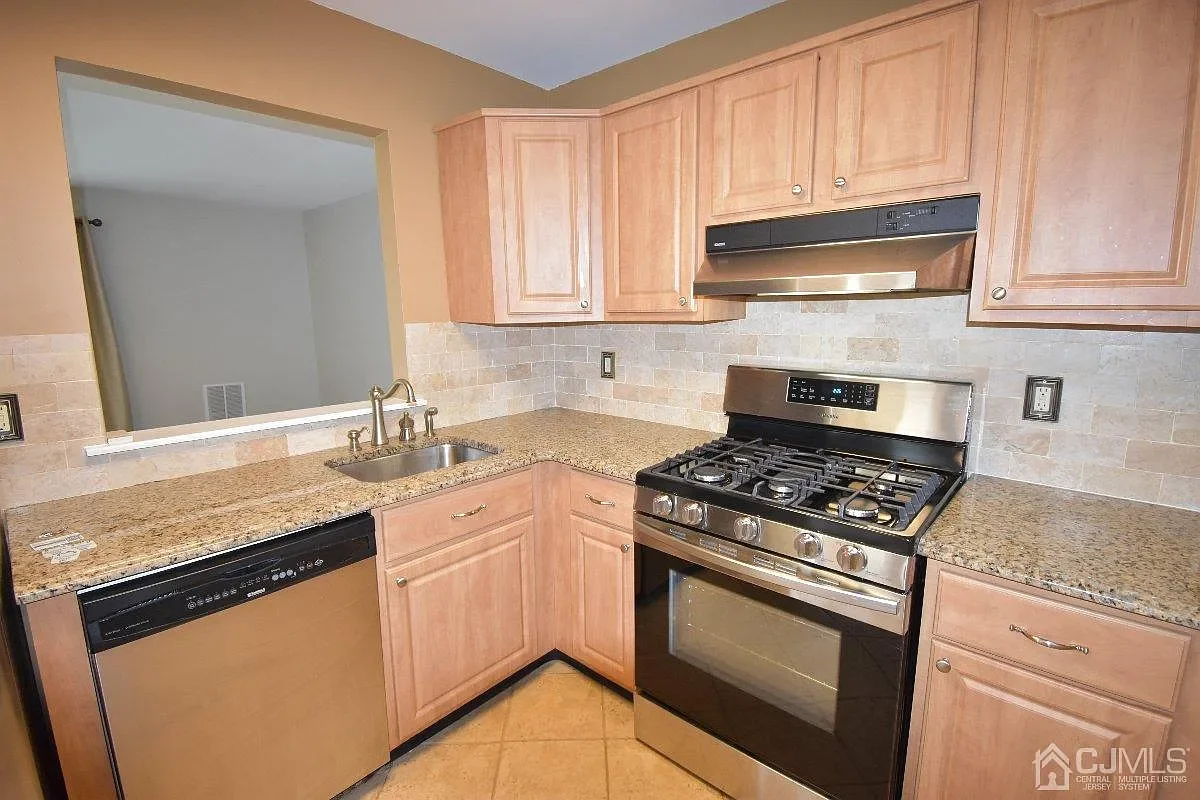 Parlin Condo: 2013 Bayhead Dr