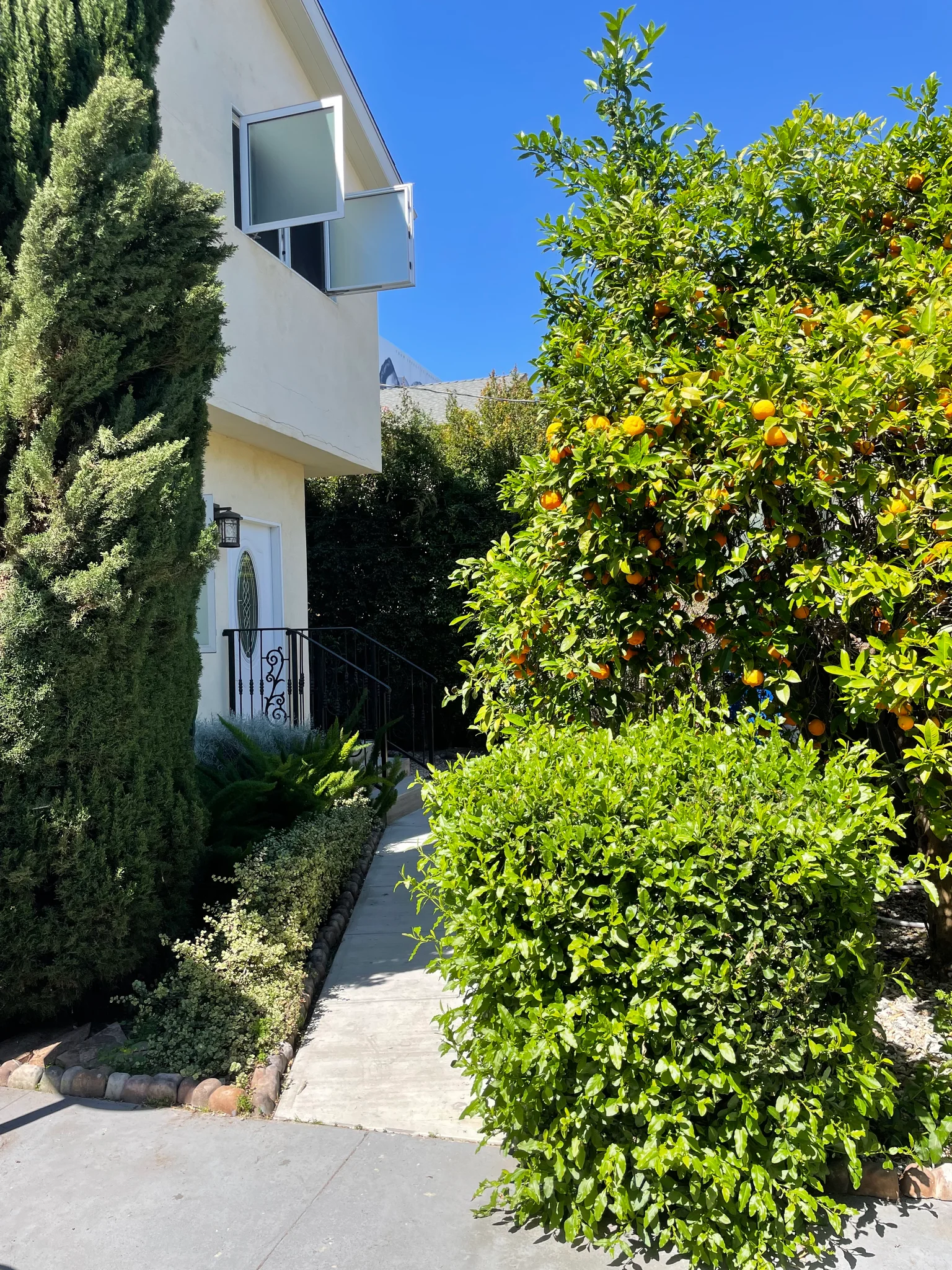 Los Angeles Townhome: 2221 Glendon Ave