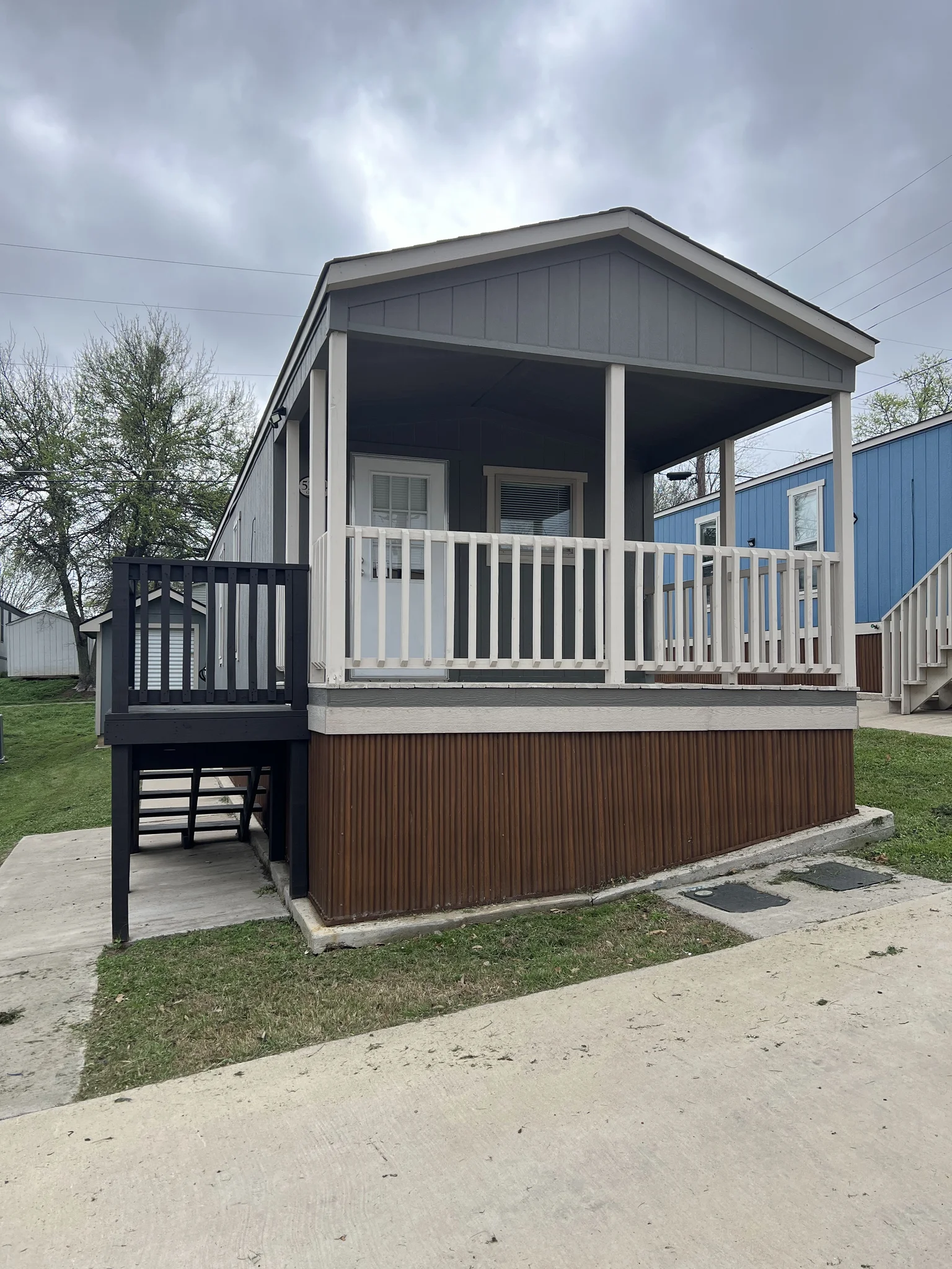 Irving Townhome: 5214 Guthrie St