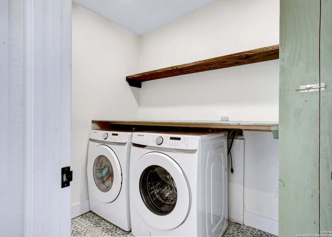 San Antonio House: 415 S Olive St