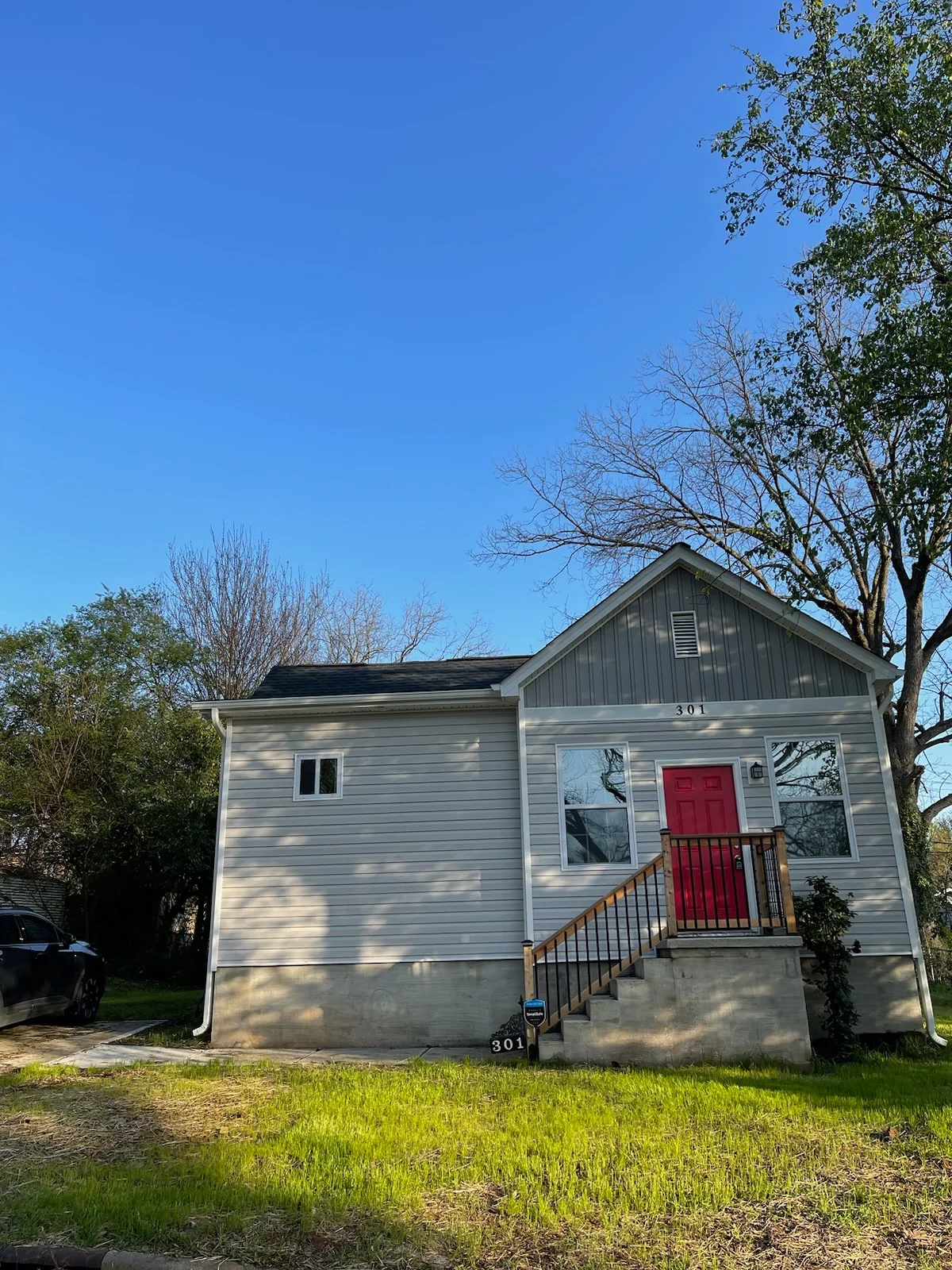 Charlotte House: 301 S Cloudman St