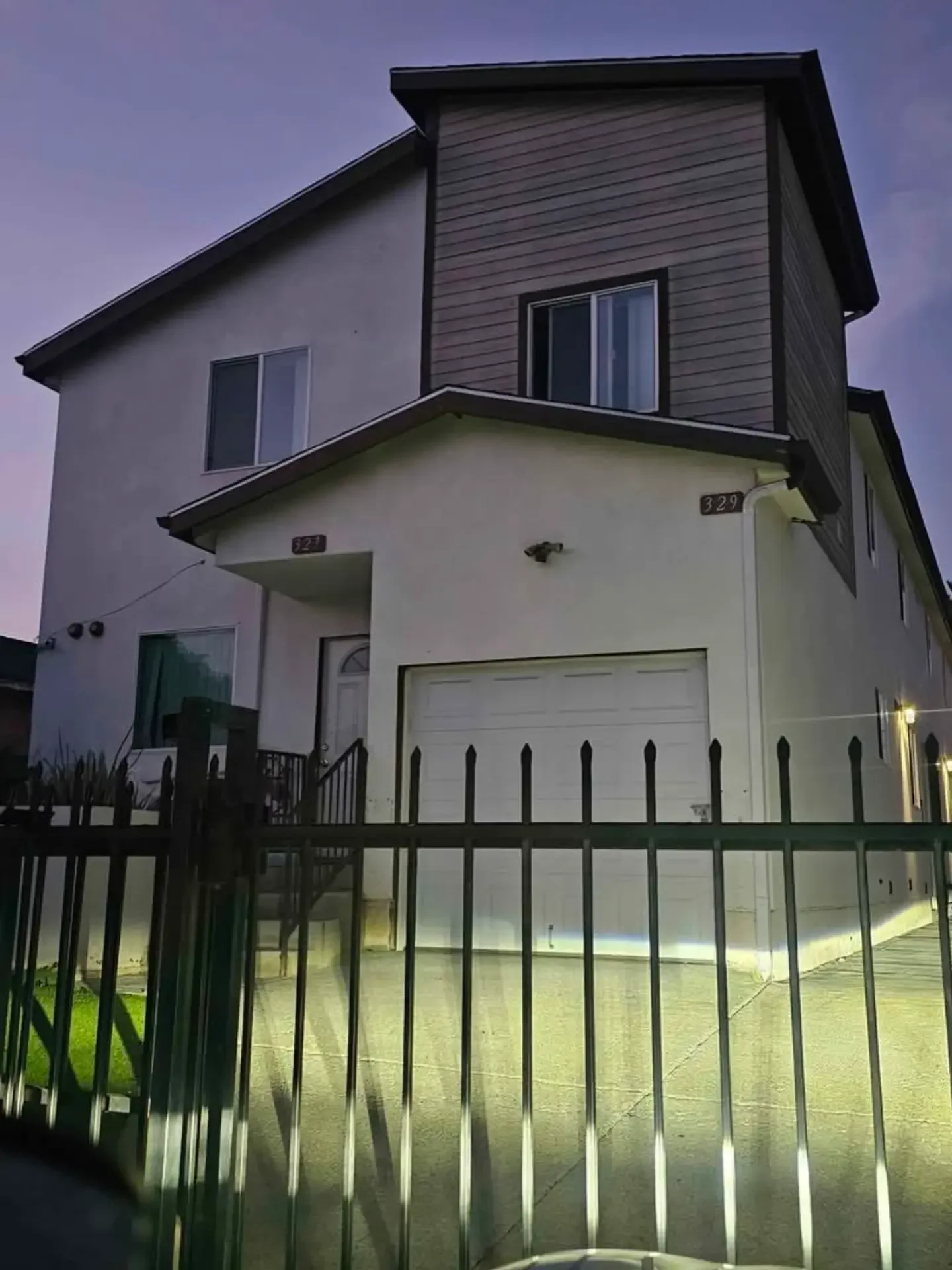 Los angeles House: 329 e 116th pl