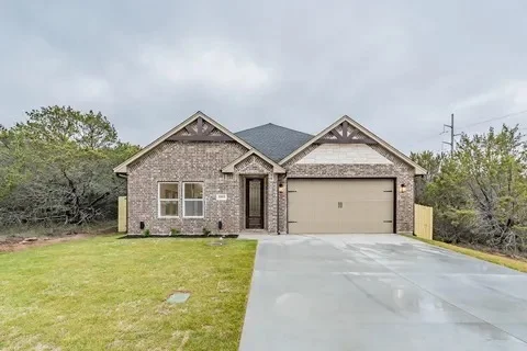 Granbury House: 5903 Black Pine Cir.