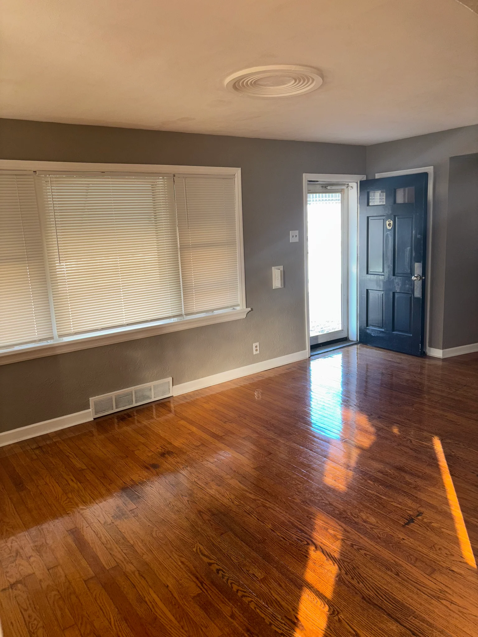 Saint Louis House: 1534 Orchid Ave