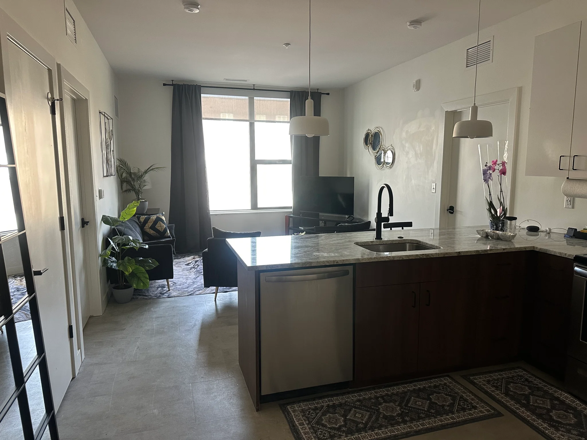 Detroit Apartment: 1400 N. Chrysler Dr