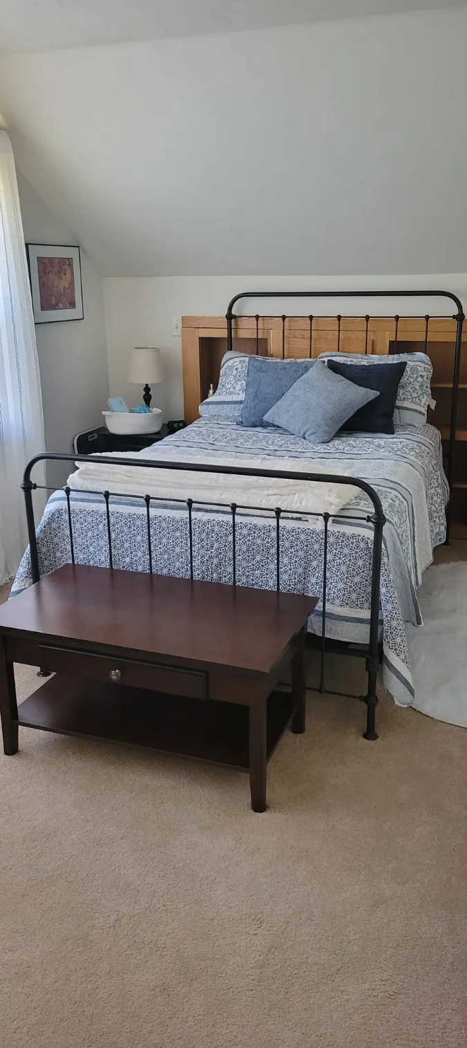 Roseburg House: 1055 NE GRANDVIEW DR