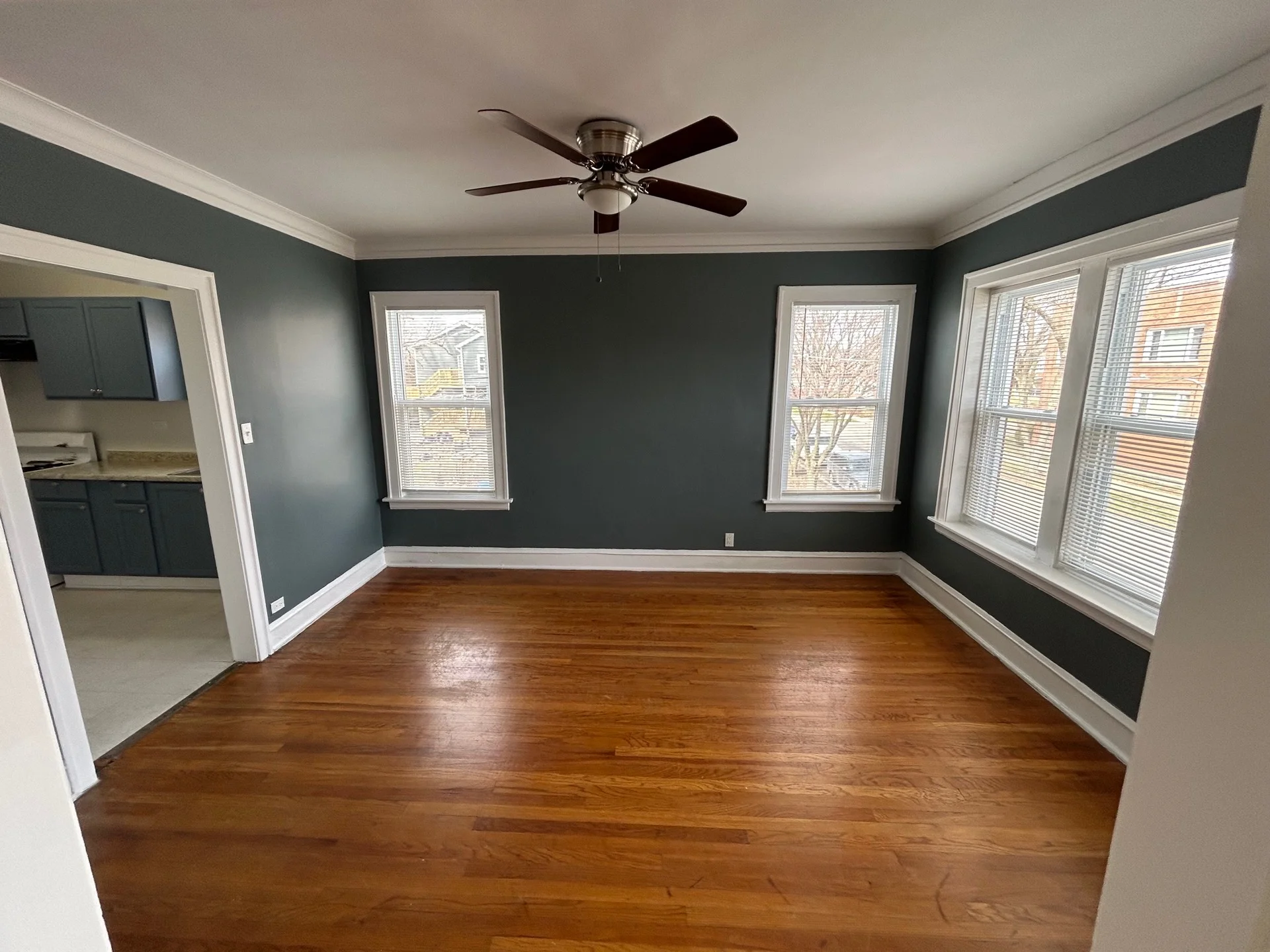 Chicago Apartment: 5345 w Hirsch