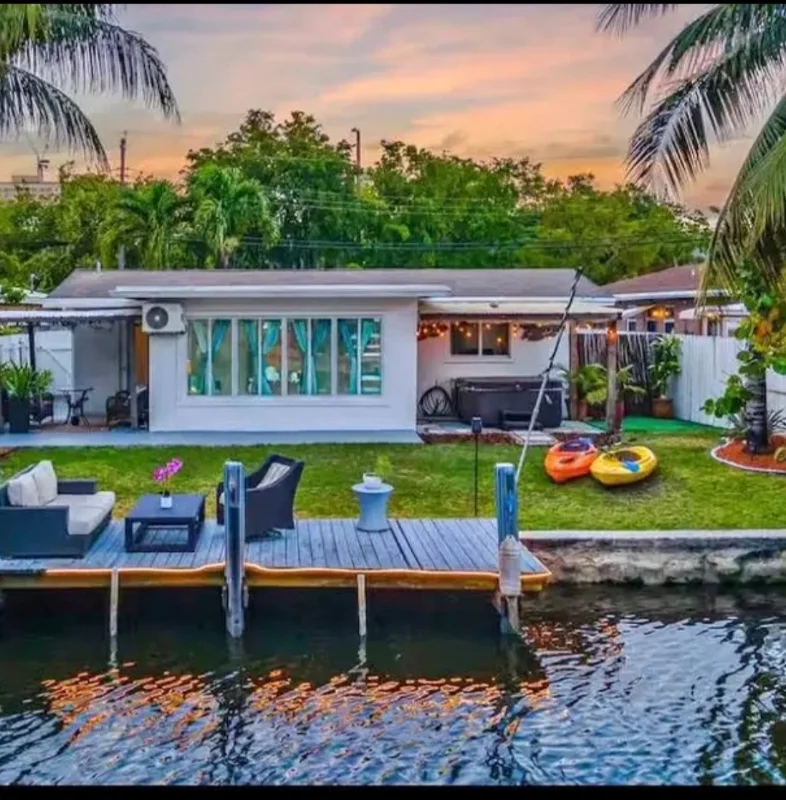 Fort Lauderdale Multiplex: 420 SE 9th Ct