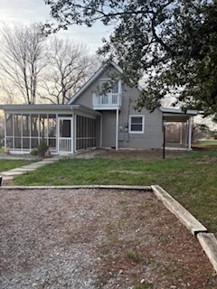 LaGrange House: 2800 N Hwy 53