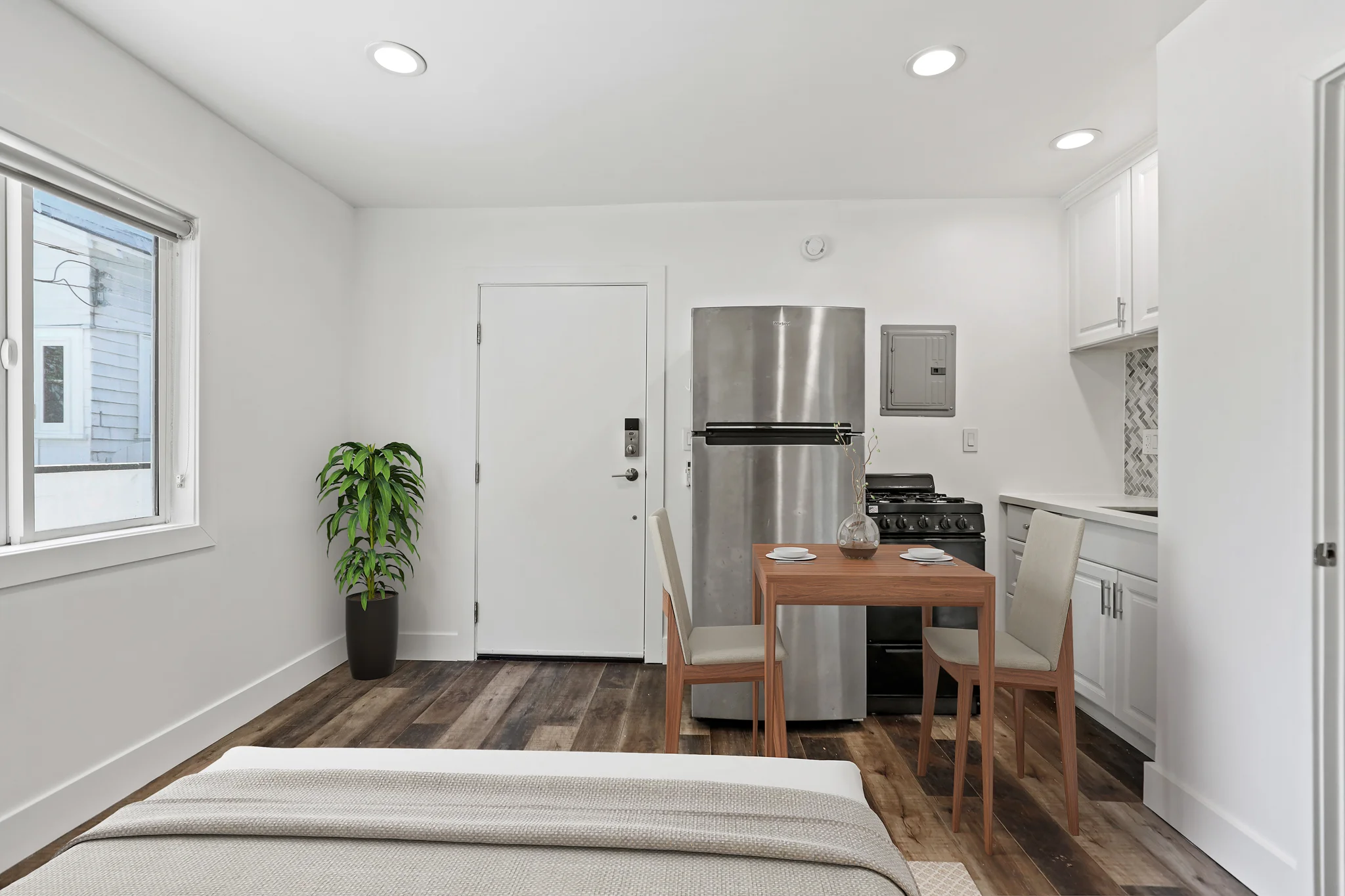Los Angeles Apartment: 1321 W 36th Place