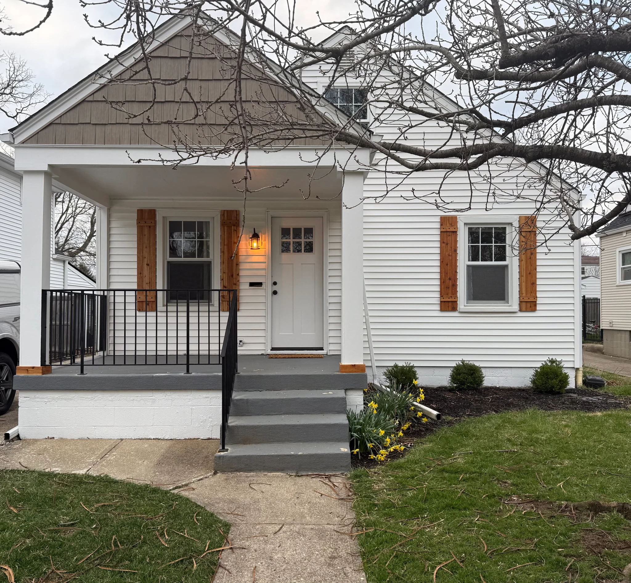 Columbus House: 320 Rosslyn Ave