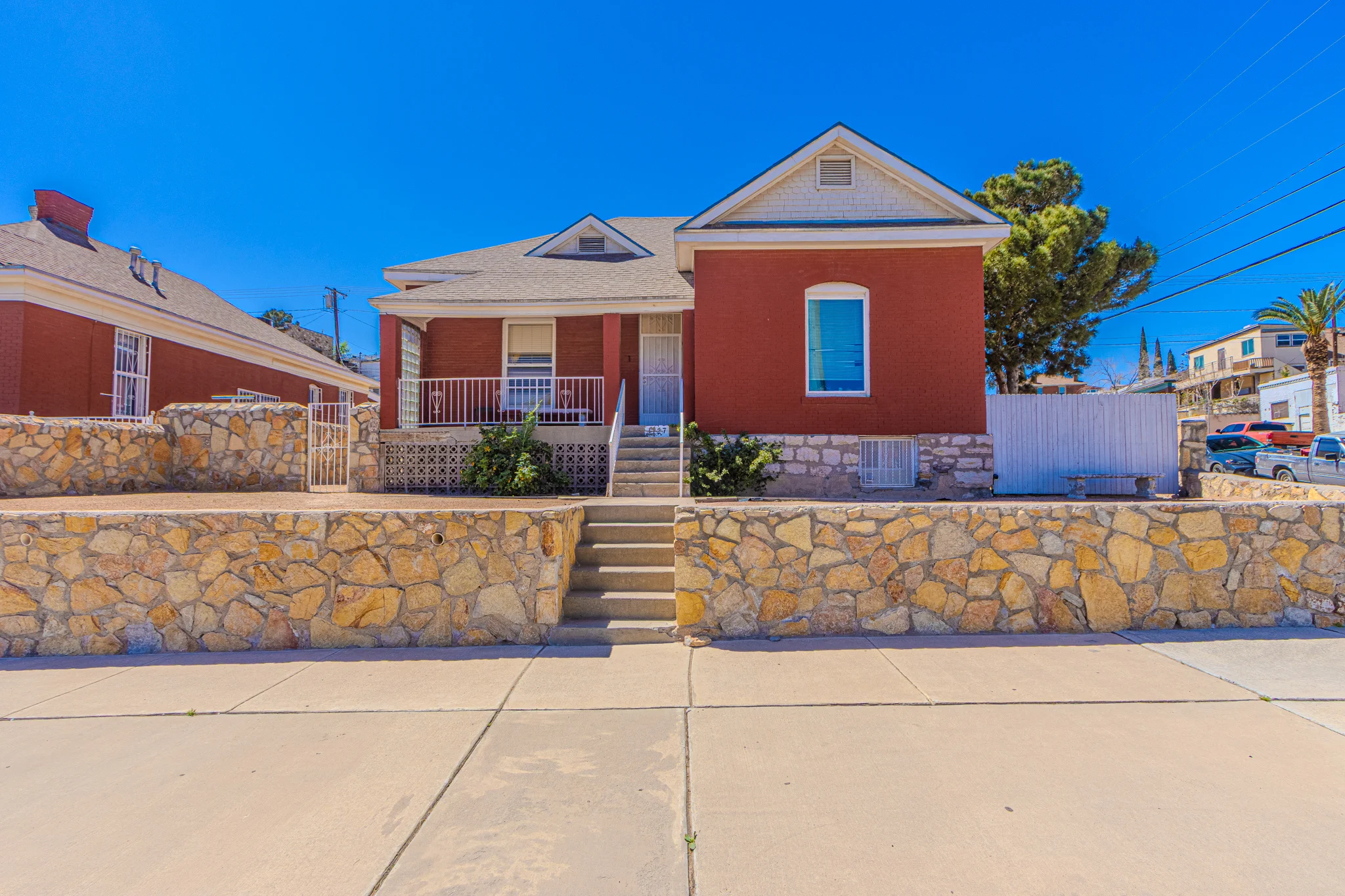 El Paso Apartment: 1127 N El Paso Street