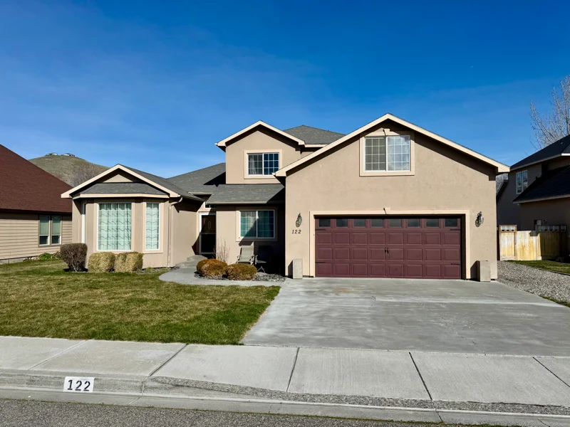 Richland House: 122 Erica Dr