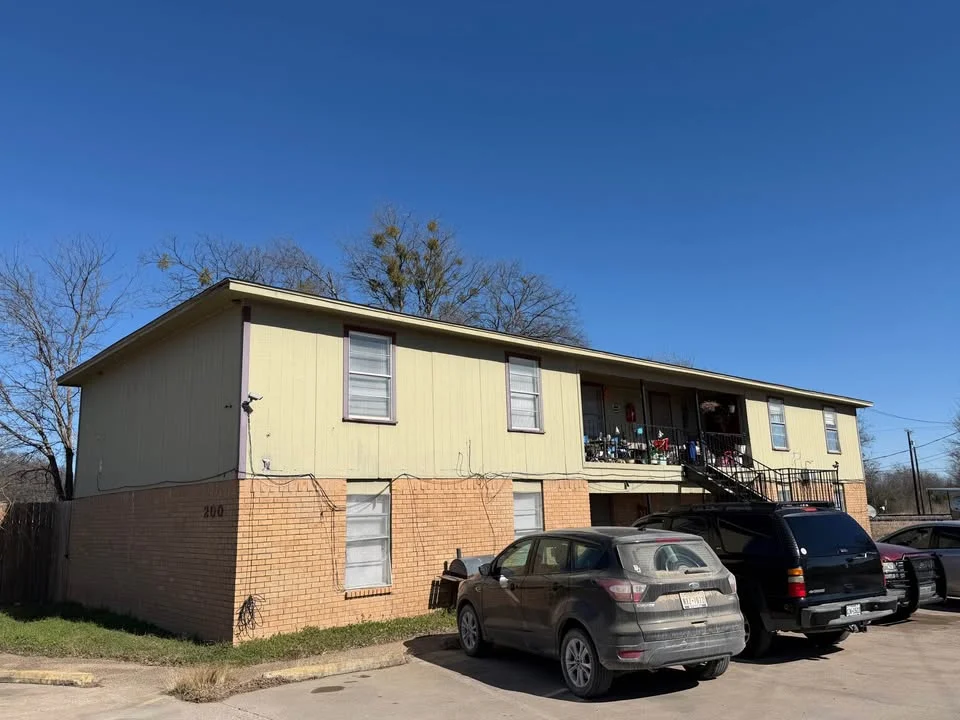 Elm Mot Apartment: 200 S. Mott