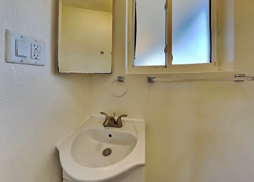 Phoenix House: 2759 W 27th St