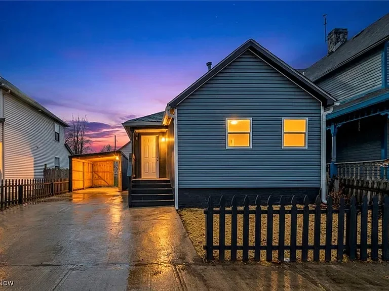 Cleveland House: 2160 Fulton Rd