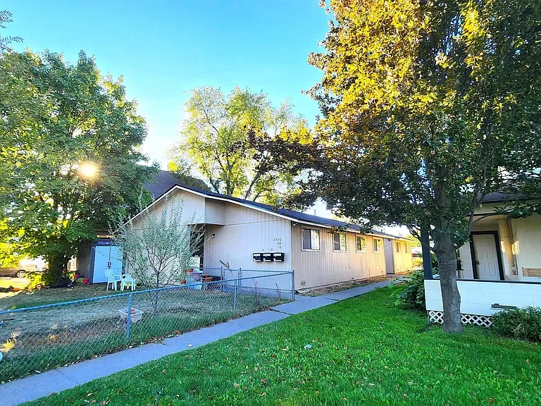 Spokane Multiplex: 2506 E Rowan Ave Unit # 08