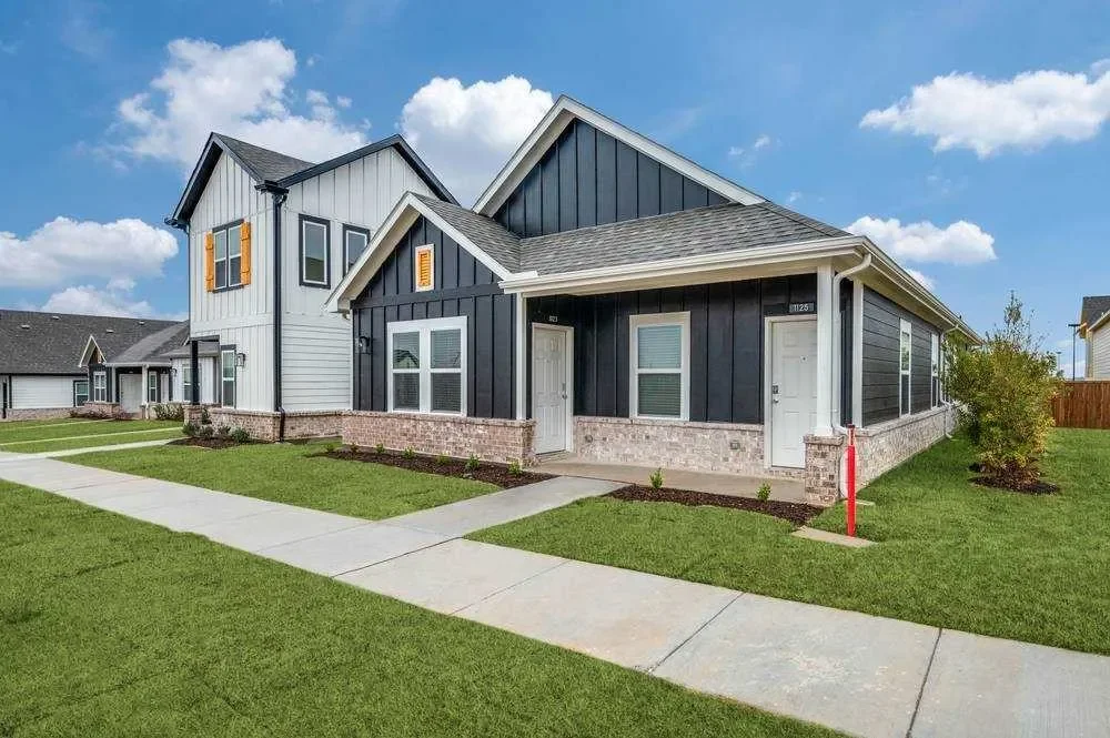 Fort Worth Townhome: 1127 Eloise Dr