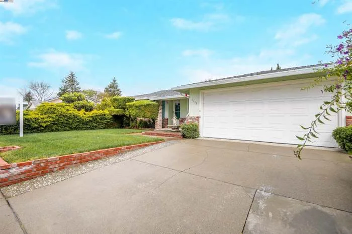 Union City House: 3133 San Juan Pl