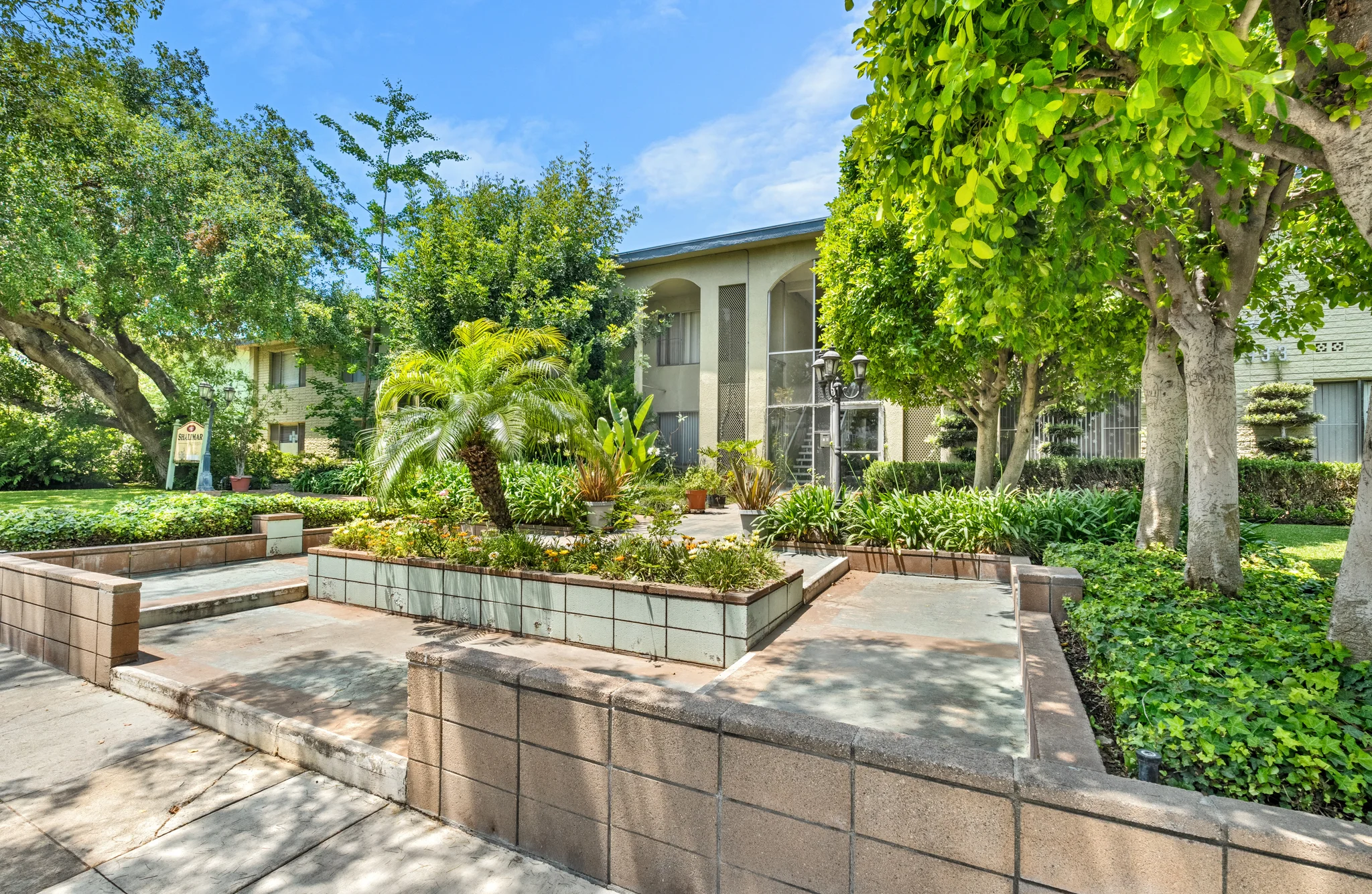 Arcadia Apartment: 933 Arcadia Avenue