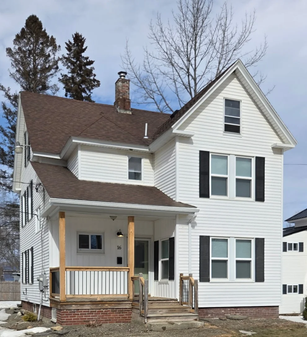 Newport House: 16 Park Ave