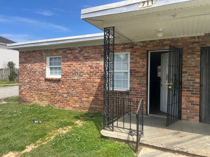 Augusta Apartment: 711 Hall St