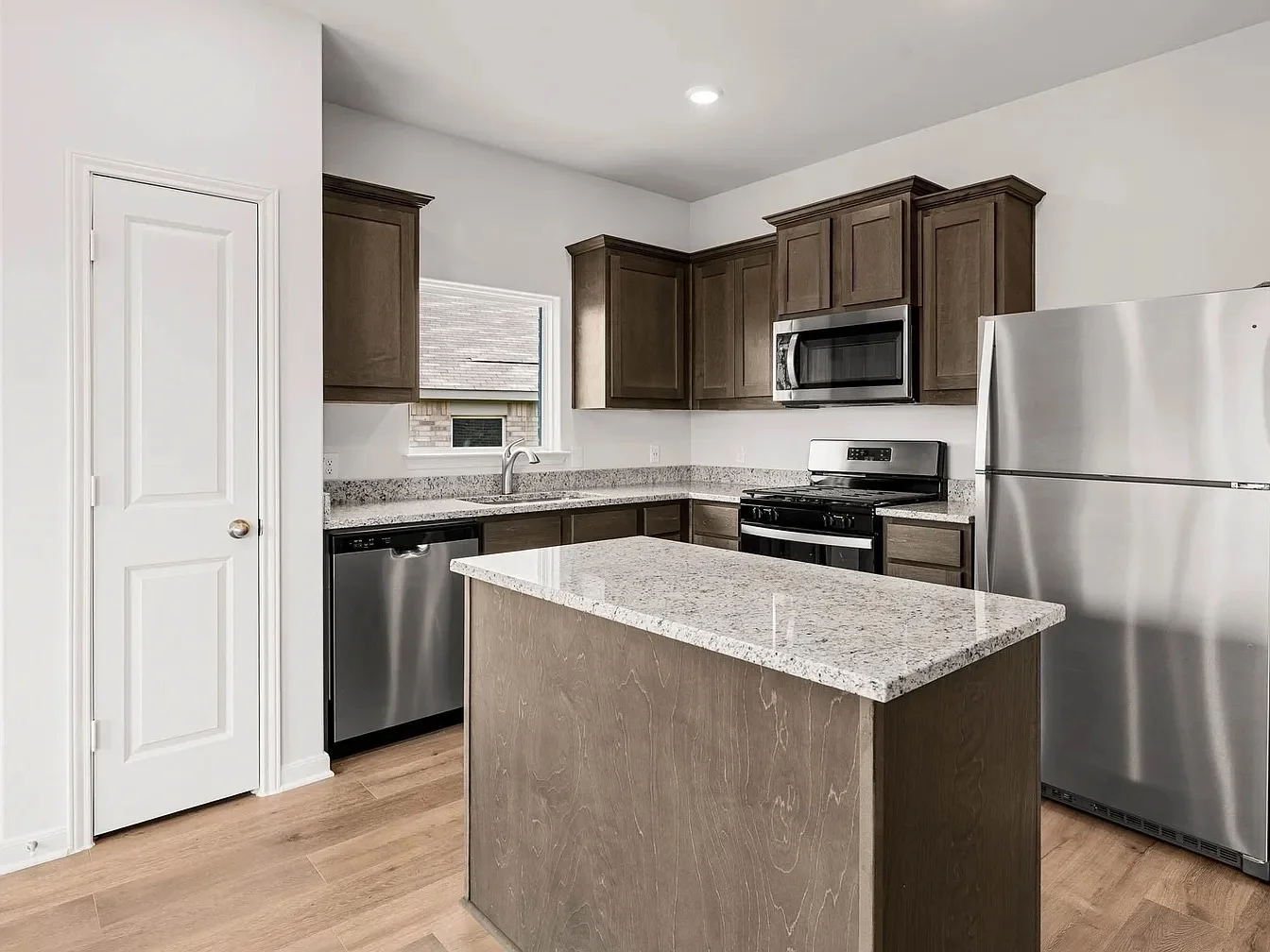 Arlington House: 5607 Wembley Downs Dr