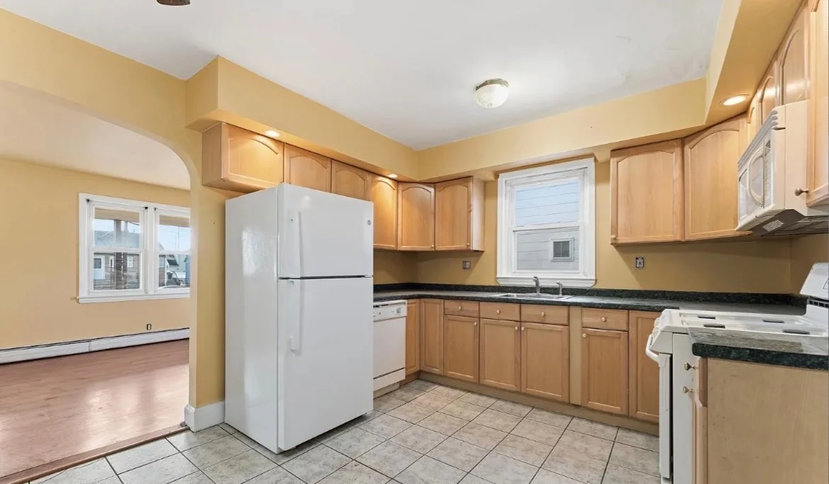 New Brunswick Townhome: 299 Howard St