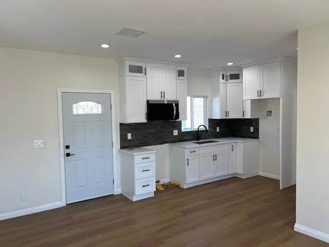 South Gate House: 9615 Kauffman Ave