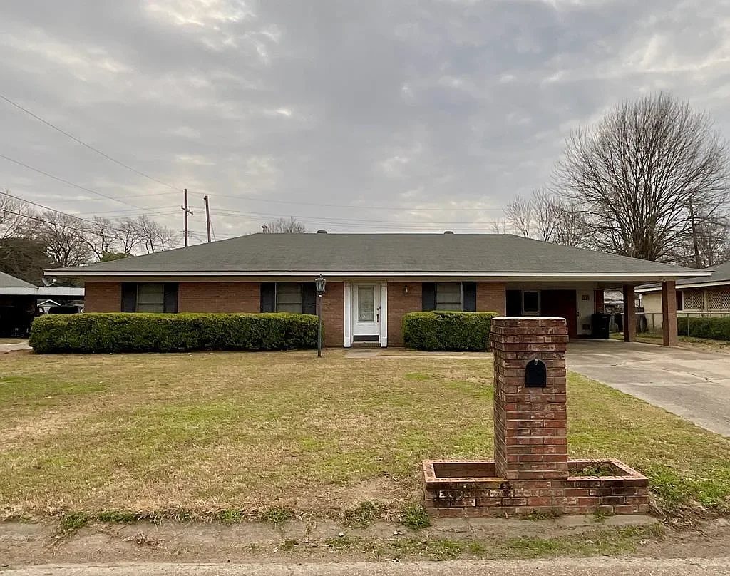 Leland House: 110 Plantation Dr