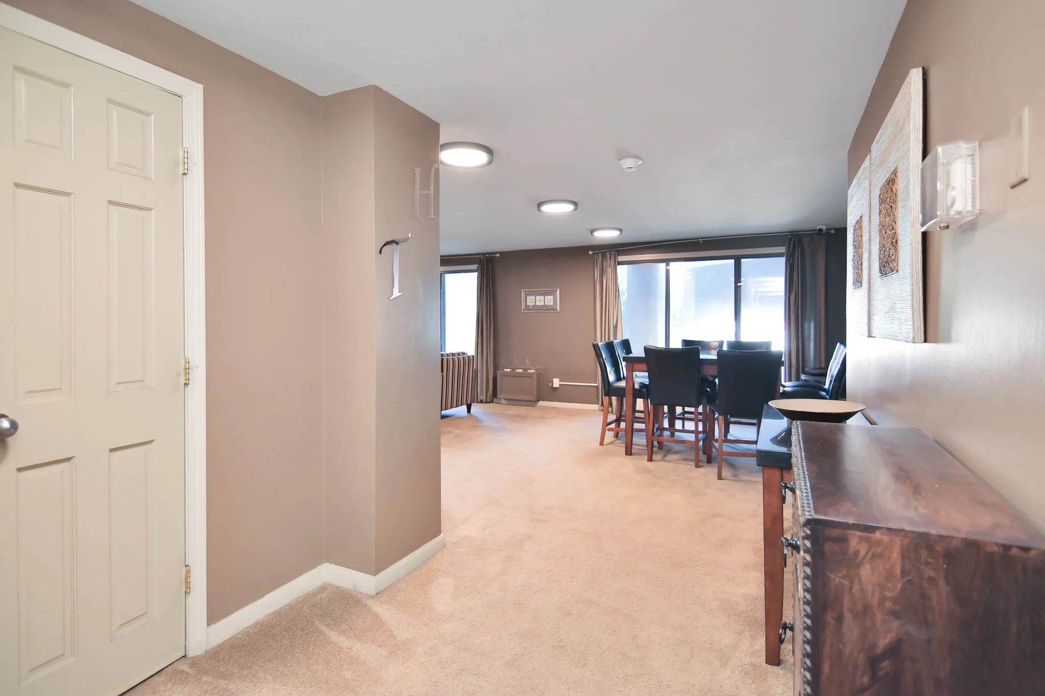 Manchester Condo: 55 River Rd