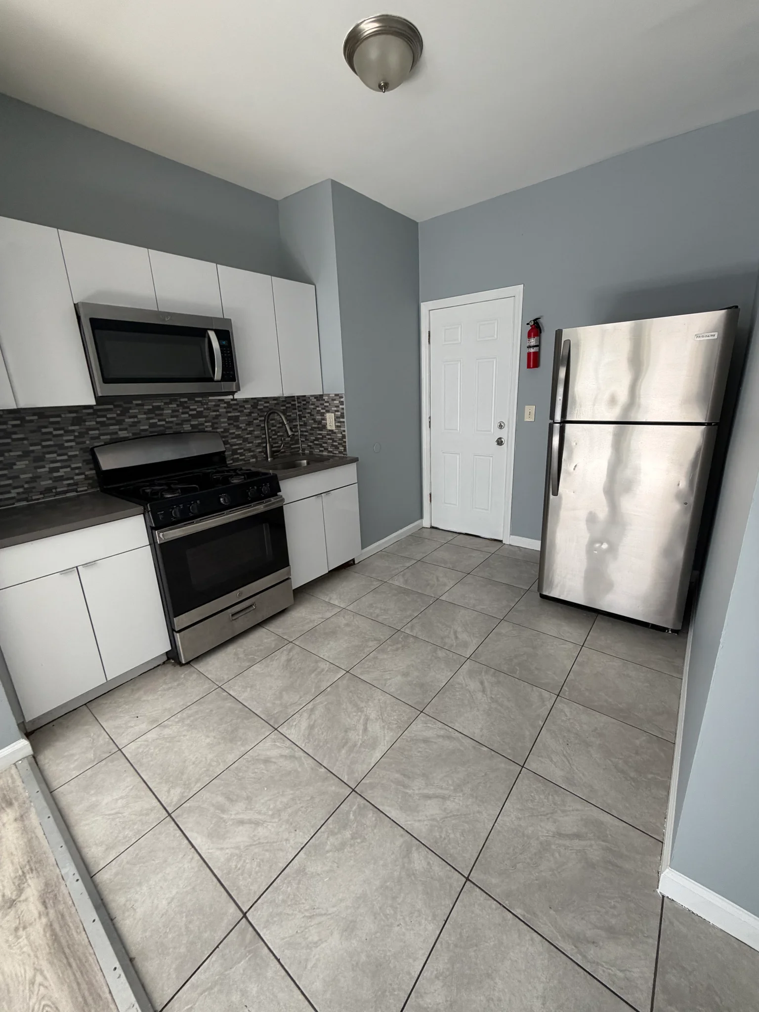 East Orange Apartment: 298 Halsted St