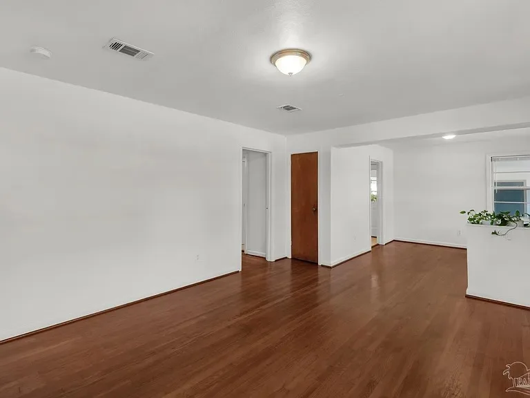 Pensacola House: 102 Ariola Ave