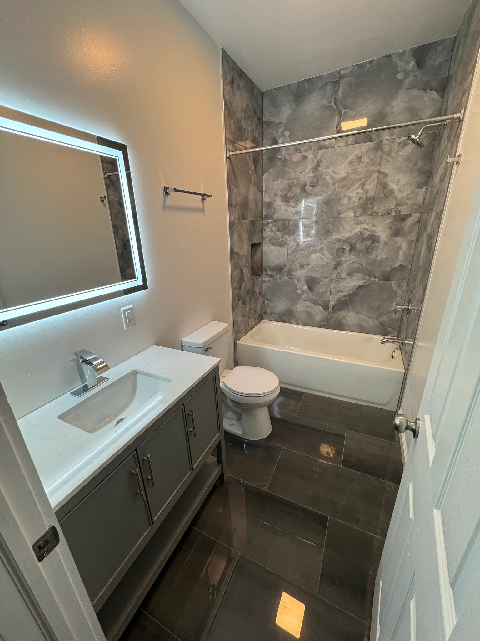 Murray city House: 13947 tinker st