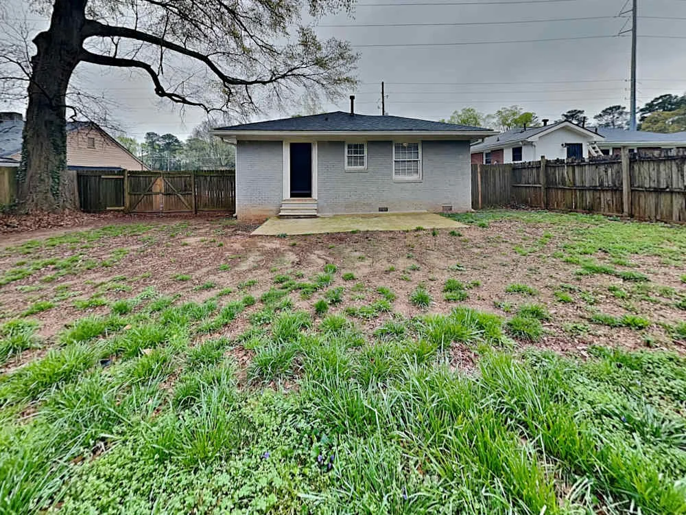 Decatur House: 3450 Glenwood Rd