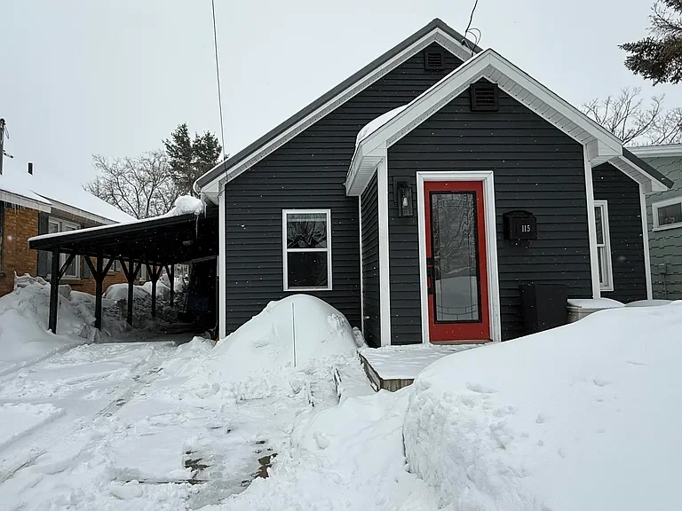 Sault Ste. Marie House: 115 w 9th ave