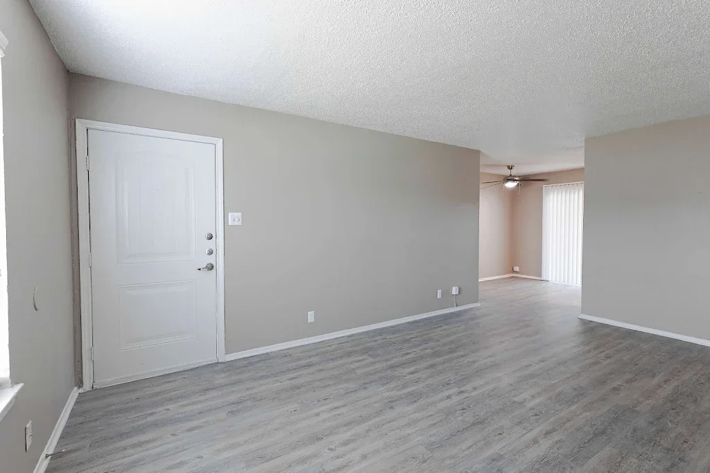 Bedford Apartment: 531 Bedford Rd