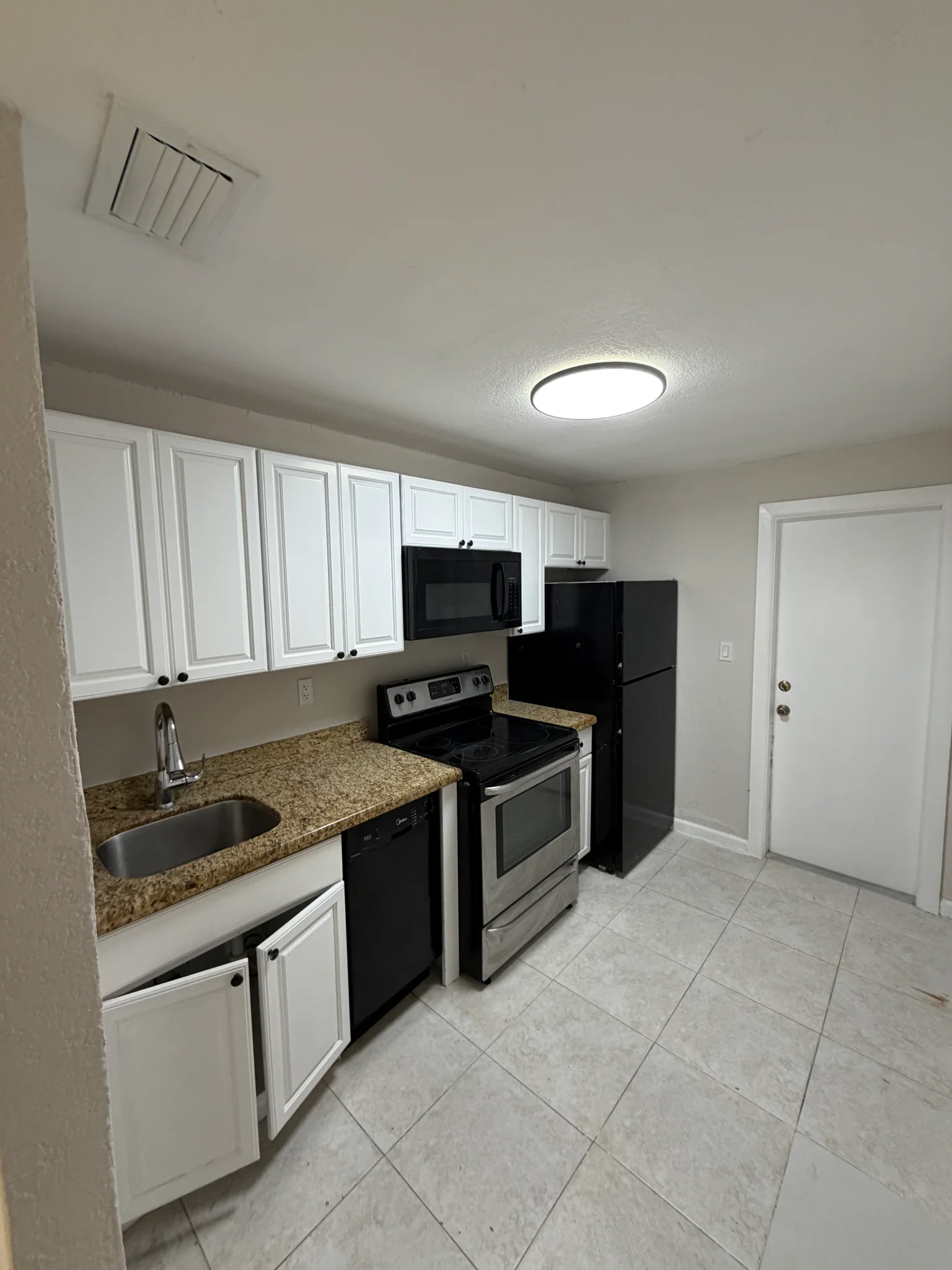 FORT LAUDERDALE Apartment: 700 SW 15th Avenue