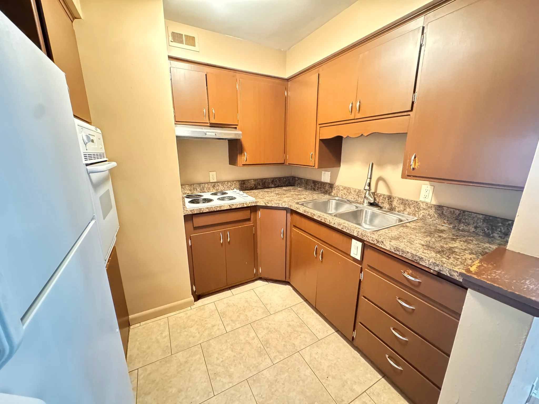 Lincoln Apartment: 1400 S 20th St.