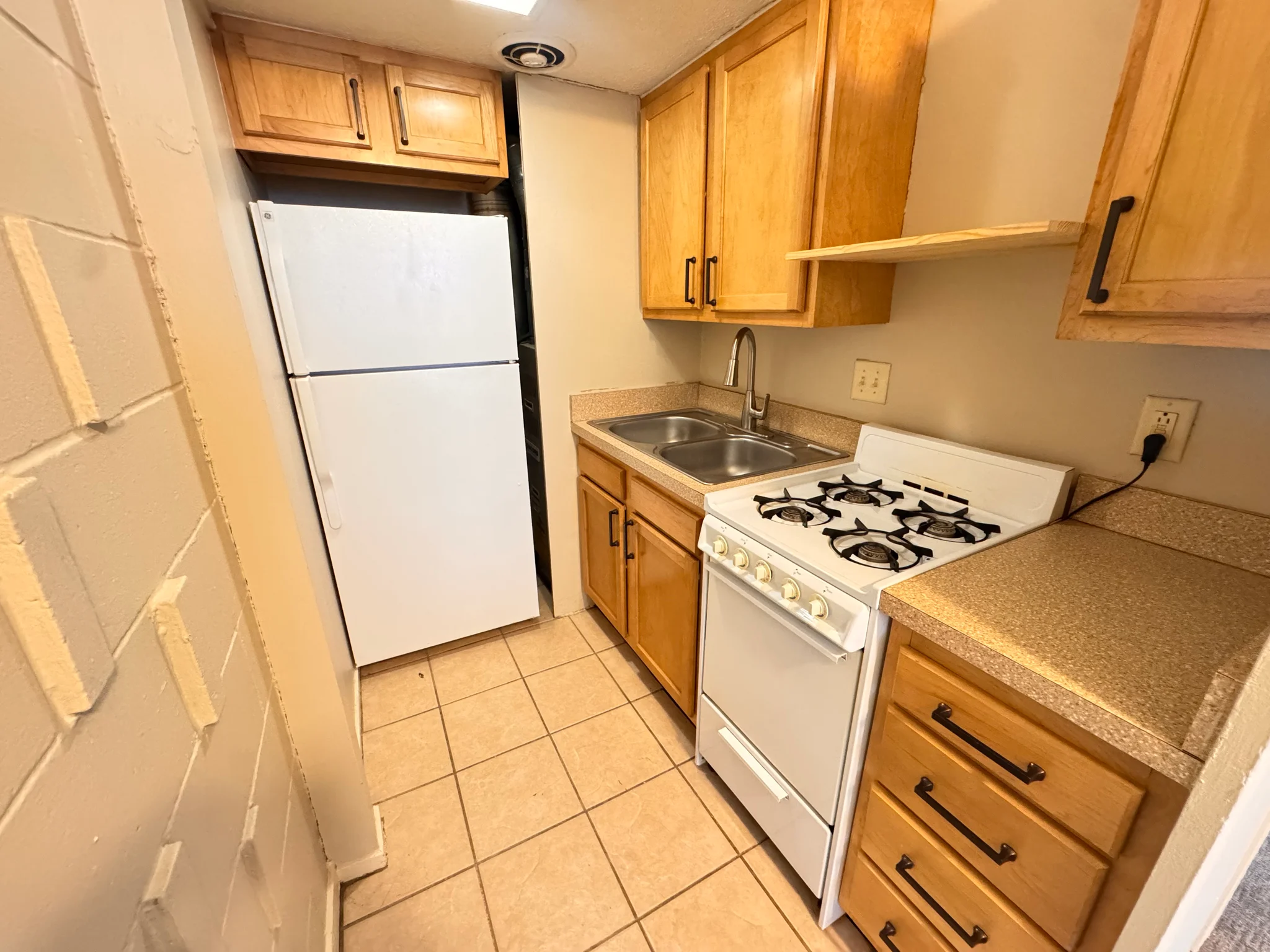 Lincoln Apartment: 1425 G Street