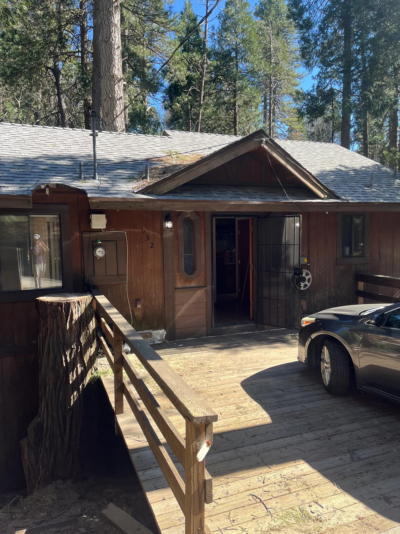 Crestline House: 932 Berne dr