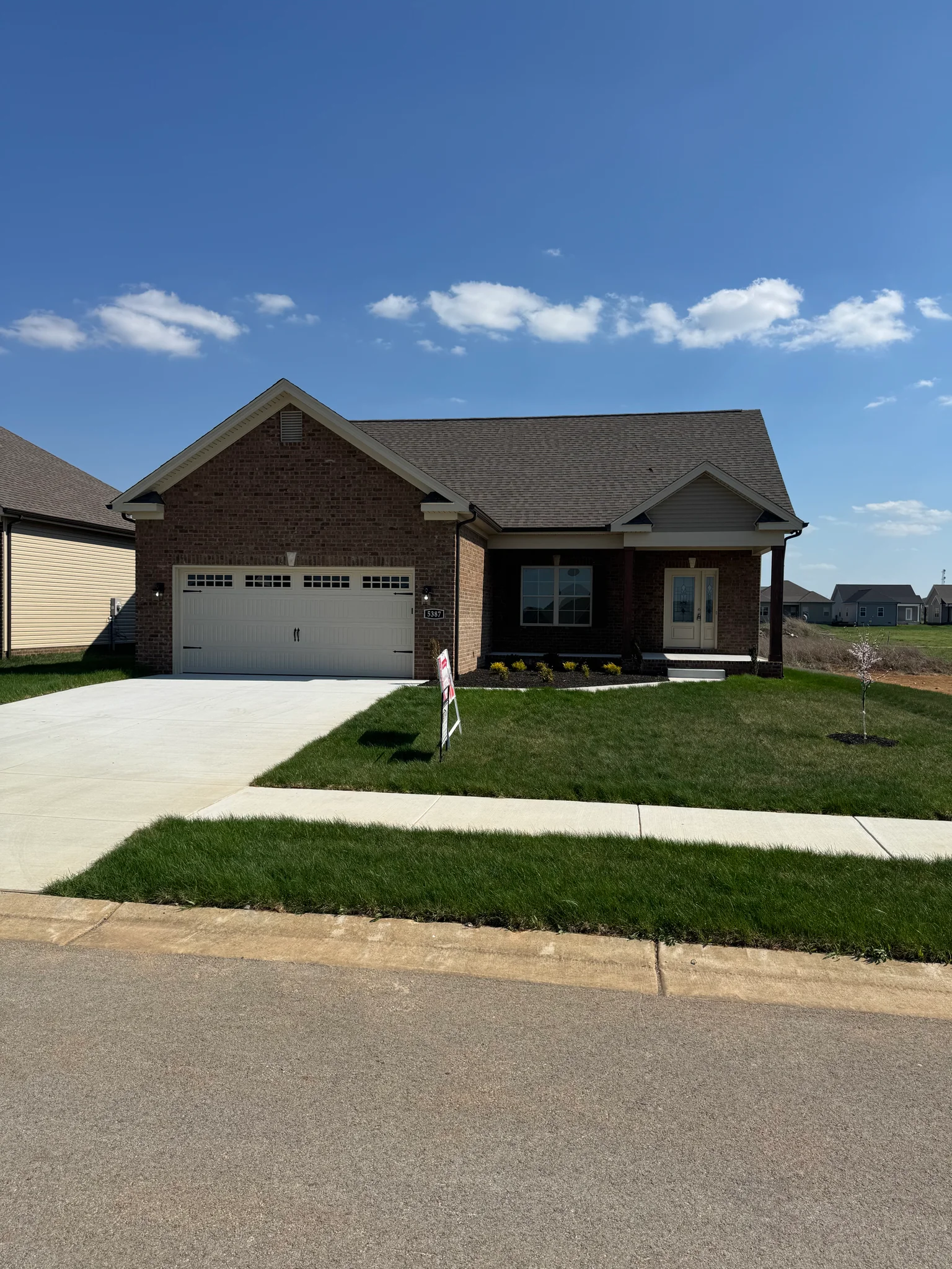 Bowling Green House: 5387 Crocus Dr