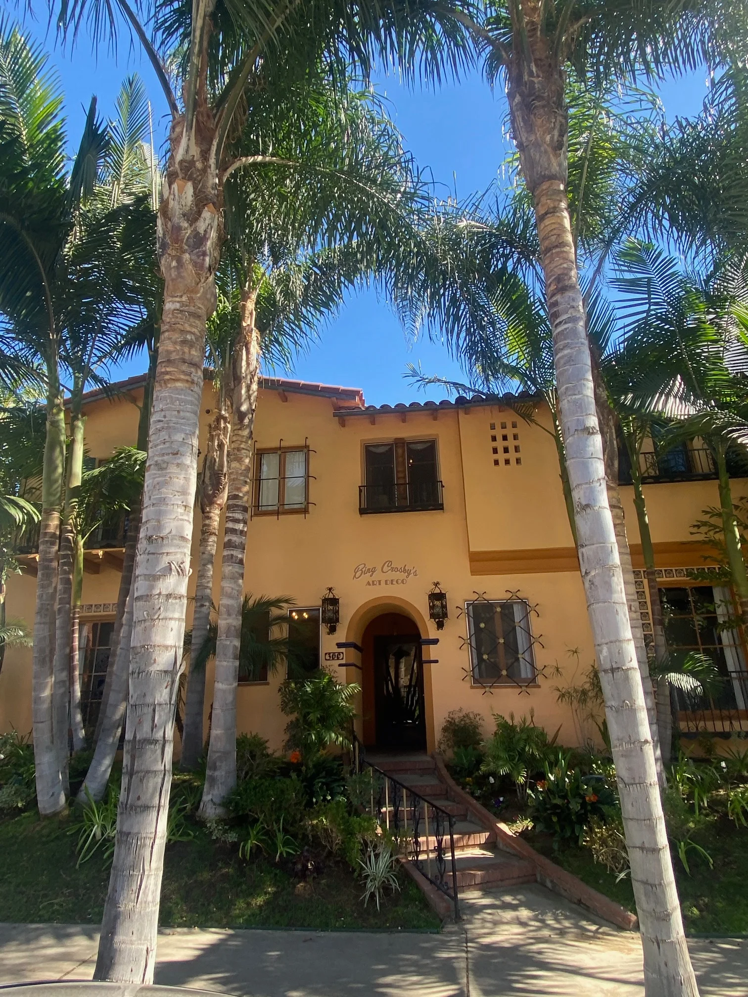 Los Angeles Apartment: 360 S Cloverdale Ave