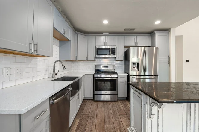 Columbus House: 3879 Barkwillow Ln