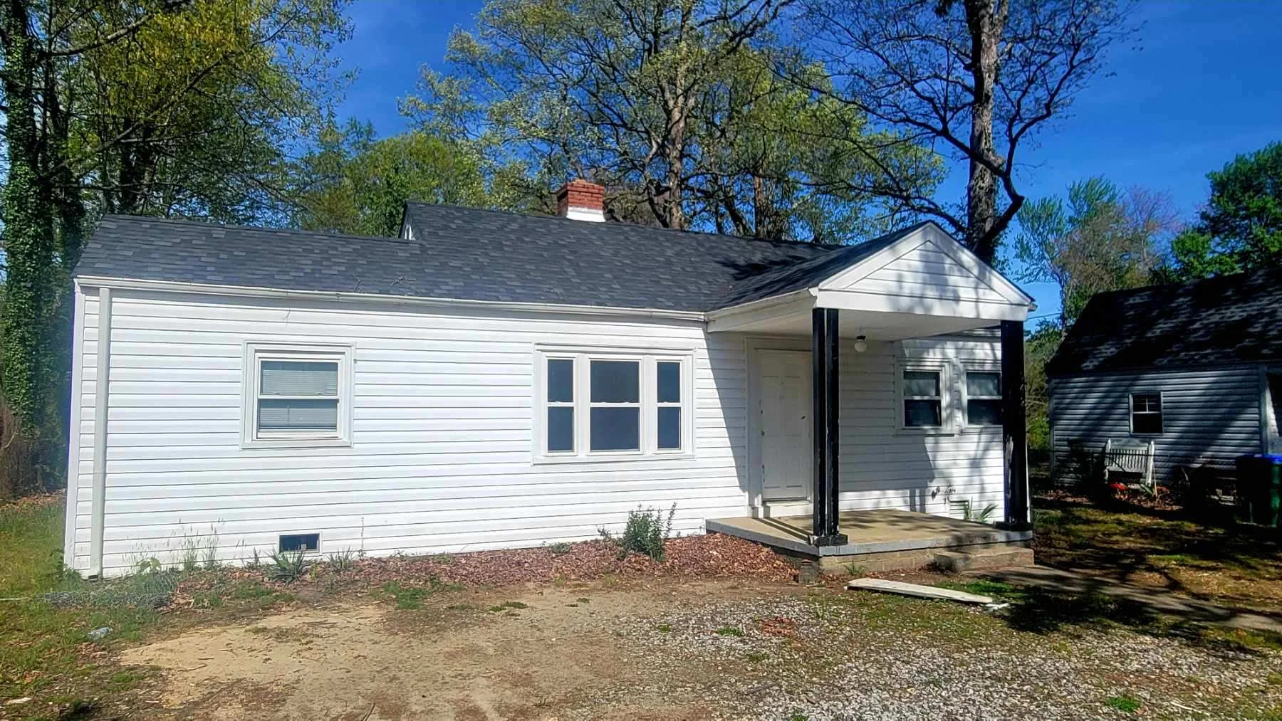 Richmond House: 942 Halsey Ln