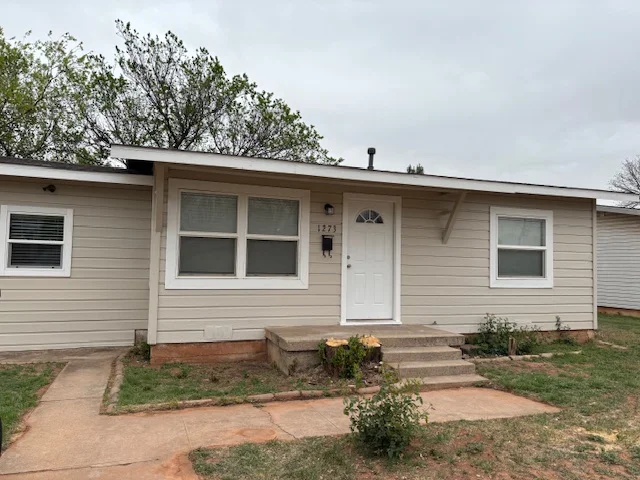 Abilene House: 1273 S Bowie