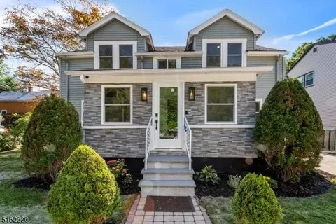 Bloomfield House: 17 Hickory St